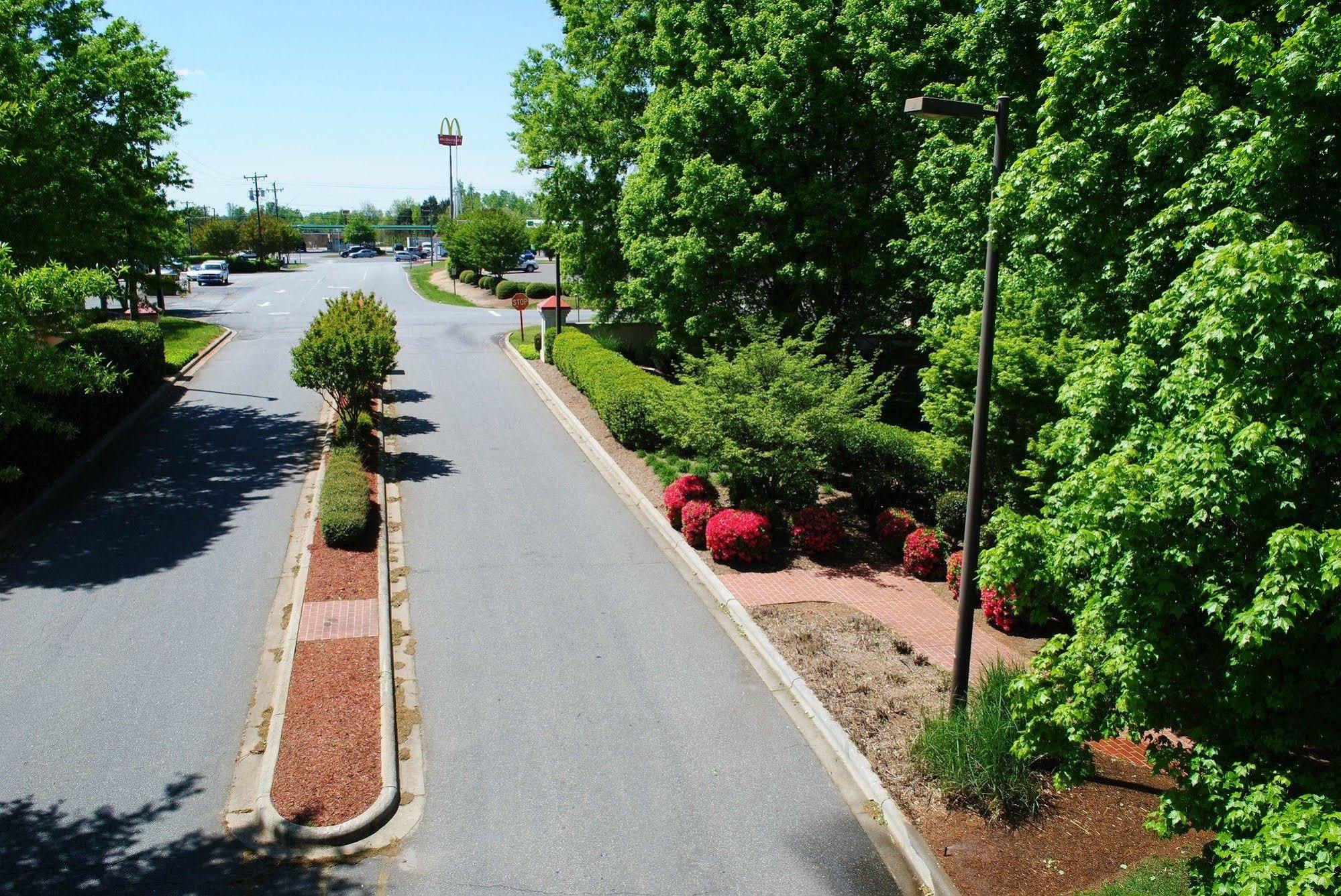 Village Inn Clemmons-Winston Salem, Trademark By Wyndham Exterior photo